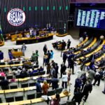 Vitória dos trabalhadores: Lula sanciona piso nacional de R$ 1.320,00